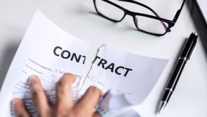 What Constitutes a Breach of Contract in Arizona? (With Real-World Examples)